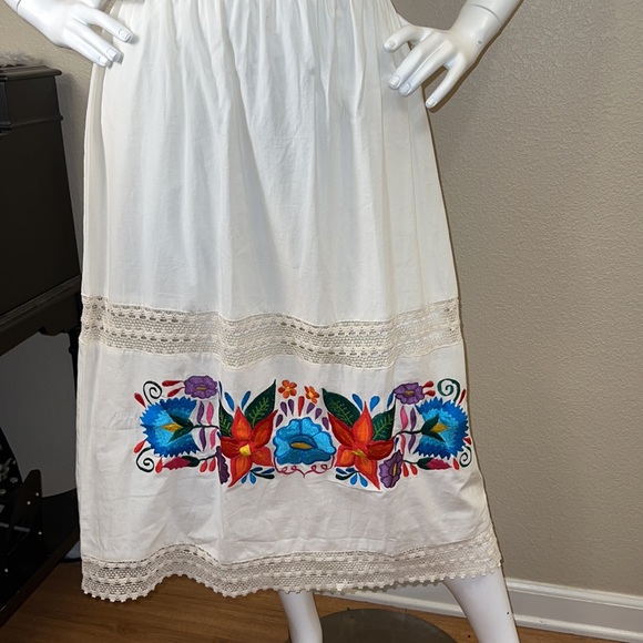 Mexican Embroidery Long Off Shoulders Dress NEW - Picture 2 of 8